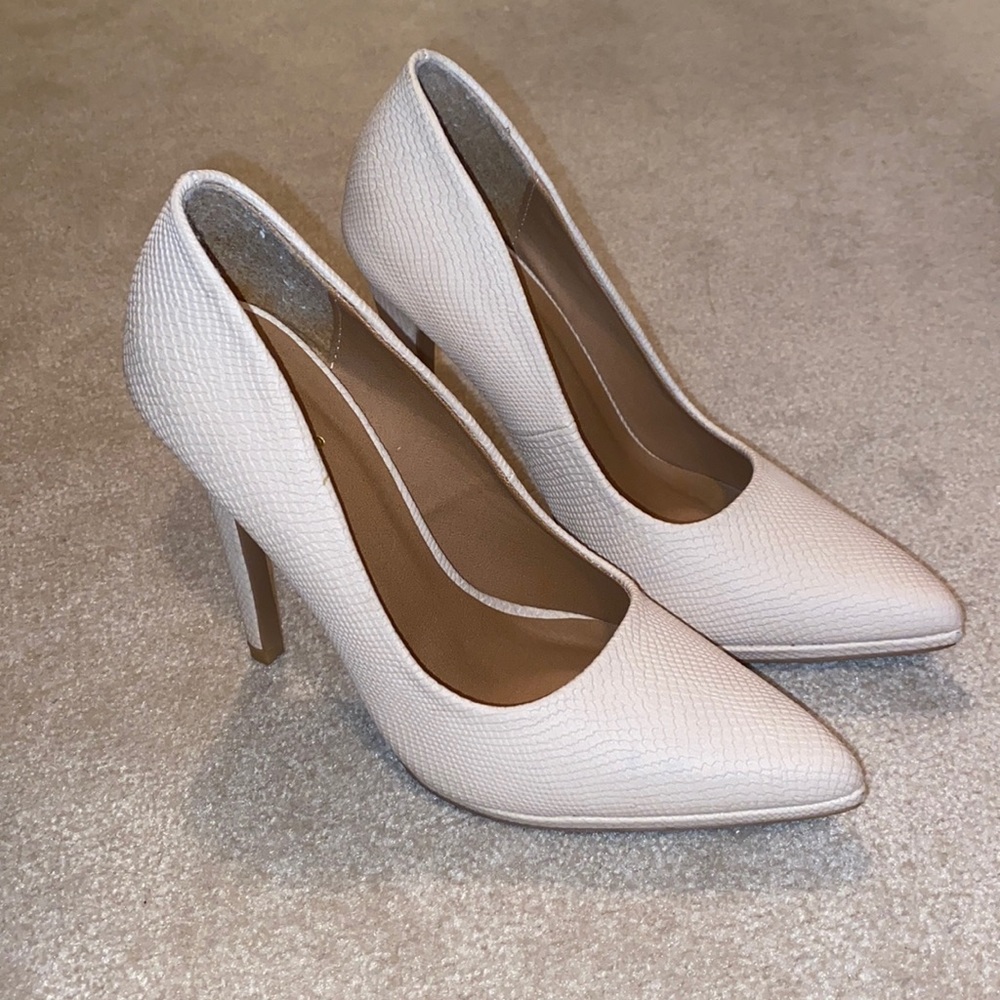 Lightly used- Qupid Heels